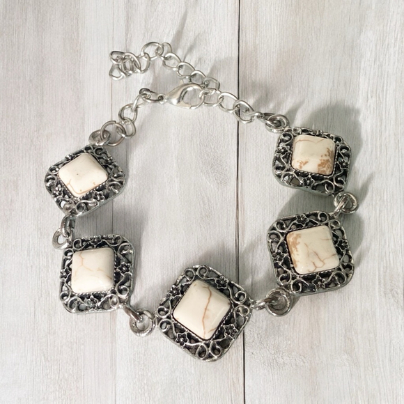 Pretty Vintage Style White Faux Turquoise Filgree Style Adjustable Bracelet. - Picture 4 of 5